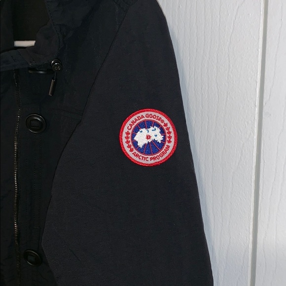 COPY - Black windbreaker( needs zipper tassel) - Picture 3 of 8